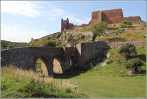 Hammershus auf Bornhom ist die grte Burgruine Nordeuropas. Sie wurde 74 m ber dem Meer auf einem Granitfelsen errichtet. Hier ist die Zugangsbrcke zu sehen. 27.08.2016
