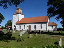 L�ts Kyrka, erbaut von 1842 bis 1843 durch Architekt Peter Isberg, mittelalterlicher Turm im Westen, Sakristei im Osten (13.06.2016)