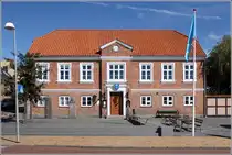 Das Rathaus der bis 2002 selbst�ndigen Gemeinde Hasle. (Seit 2003 gibt es nur noch die Regionskommune Bornholm.) 24.08.2016