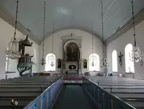 Norra M�ckleby, Ev. Kirche, Altar von 1886 mit Bild von Bengt Nordenberg, Kanzel aus dem Jahr 1825 von Peter Isberg, Taufstein aus der alten Kirche 12. Jahrhundert (13.06.2016) 