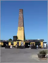 In der Allinge R�geri kommen Fischliebhaber auf ihre Kosten. Der auf Bornholm ger�ucherte Hering kommt allerdings vorrangig aus der Nordsee, da die Fangquoten zum Schutz der Best�nde in der Ostsee in den vergangenen Jahr(zehnt)en massiv reduziert wurden. Die Fischerei auf Bornholm ist gro�enteils zusammengebrochen. 27.08.2016