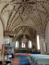 Malmk�ping, Innenraum der Ev. Kirche, Kanzel von 1648, Altar von 1986 (14.06.2016)
