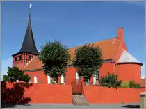 Die Svaneke kirke stammt etwa aus dem Jahr 1350. Ihr roter Anstrich macht sie zu einem Hingucker. 26.08.2016