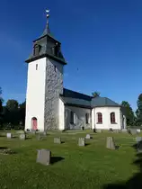 Kjula, Ev. Kirche, erbaut im 11. Jahrhundert, Kreuzarme von 1798, Sakristei von 1875
(14.06.2016) 