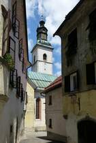 Skofja Loka, Blick durch die Altstadtgassen zum Glockenturm der Jakobskirche, Juni 2016 