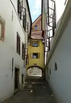 Skofja Loka, Blick in eine Altstadtgasse, Juni 2016