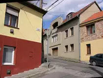 ...in einer etwas kleineren Bergstrasse spazierend. (P�cs, April, 2010)