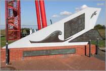 Butjadingen. Das Deichbau-Denkmal in Eckwarderhrne erinnert an die Deichbaumanahmen der Jahre 1990 - 1994. 27.09.2016