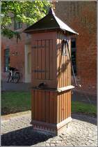 Butjadingen. Bis 1962 holten die Brger Eckwardens von ihrem historischen Dorfbrunnen ihr Swasser. 2004 wurde das Brunnenhuschen erneuert, seither wird es auch Ksterbrunnen genannt. 27.09.2016