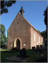 Butjadingen. Die St.-Lamberti-Kirche in Eckwarden wurde vor 1450 als Wehrkirche auf einer Wurt erbaut. Der Glockenturm wurde in einigen Metern Abstand errichtet. 27.08.2016