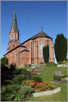Butjadingen. Die St.-Petri-Kirche in Burhave wurde 1878–1880 im neugotischen Stil auf einer Wurt errichtet. An derselben Stelle stand ein drei Jahre zuvor abgerissener, aus dem 14. Jahrhundert stammender Vorgngerbau. 27.09.2016