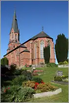 Butjadingen. Die St.-Petri-Kirche in Burhave wurde 1878–1880 im neugotischen Stil auf einer Wurt errichtet. An derselben Stelle stand ein drei Jahre zuvor abgerissener, aus dem 14. Jahrhundert stammender Vorg�ngerbau. 27.09.2016