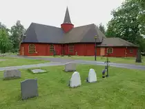 H�llefors, Ev. Kirche, Schindelgedeckter Bau von 1644 bis 1645, Sakristei von 1758 (17.06.2016)