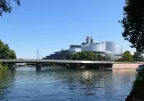 Stra�burg, Blick �ber die Ill auf den Europ�ischen Gerichtshof f�r Menschenrechte, Aug.2016