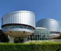 Stra�burg, die S�dseite des Europ�ischen Gerichtshofes f�r Menschenrechte, entworfen vom britischen Stararchitekt Richard Rogers, Aug.2016 