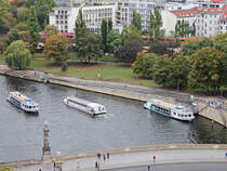 Blick vom Kuppelgang des Berliner Dom am 06. Oktober 2016 zur Spree in Richtung Alte Nationalgalerie 
