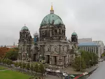 Berliner Dom gesehen von den Humboldt Terrassen am 06. Oktober 2016.