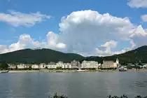Die Skyline von K�nigswinter/Rhein und auf dem linken Berg das Grandhotel Petersberg - 05.08.2016