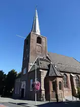 Ref. Kirche von Wateringen, Kirchturm von 1350, Langhaus erbaut 1532 (24.08.2016)
