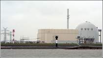 Das AKW Brokdorf am 29.03.2006 von der Elbe aus. 