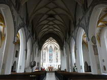 Donauwrth, Innenraum des Liebfrauenmnster, Taufbecken und Sakramentshuschen von Burkhart Engelberg von 1503 (01.05.2016)