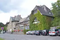 Bahnhofsgeb�ude von Bad Neuenahr fotografiert am 02.10.16.  Am 4. November 1879 wurde der Grundstein f�r das Geb�ude des Bad Neuenahrer Bahnhofs gelegt, und am 17. September 1880 fuhr im Zuge der Er�ffnung der Ahrtalstrecke der erste Zug.