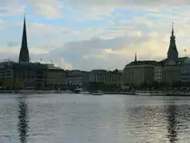 Anleger Jungfernstieg am 19. Oktober 2016 gesehen vom Ufer der Binnenalster.