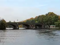 Krugkoppelbr�cke �ber die Alster in Hamburg am 24. Oktober 2016.