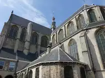 Alkmaar, Grote Kerk oder St. Laurenskerk, sp�tgotische kreuzf�rmige Basilika, erbaut von 1470 bis 1512, Chorgew�lbe von 1519 (26.08.2016)