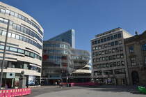 Der Umgebaute Jahn-Wellen-Platz, heute K-Bogen genannt. Da drunter befindet sich jetzt ein Autotunnel und die U-Bahn Werhanlinie Dsseldorf am 26.09.16.