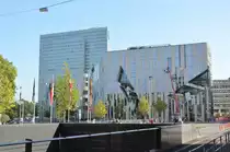 Der Umgebaute Jahn-Wellen-Platz, heute K�-Bogen genannt. Da drunter befindet sich jetzt ein Autotunnel vorn unten am Bild, und die U-Bahn Werhanlinie D�sseldorf am 26.09.16.