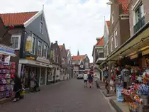 Volendam, H�user in der Haven Stra�e (26.08.2016)