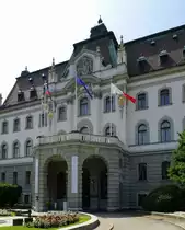 Ljubljana, das Eingangsportal zur Universit�t, Juni 2016