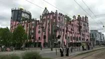 Neues „Arthotel in der Gr�nen Zitadelle“ vom K�nstler Friedensreich Hundertwassers 
Zentral gelegen, in unmittelbarer N�he zu Domplatz und Landtag, bietet die Gr�ne Zitadelle mit ihren bepflanzten Nischen, den beiden schattigen Innenh�fen und einem dort sprudelnden Brunnen eine willkommene Auszeit. Magdeburg am 14.05.15.
