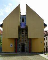 Ljubljana, in diesem modernen Bau ist ein Teil der Akademie der Wissenschaft und Knste untergebracht, Juni 2016