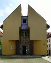 Ljubljana, in diesem modernen Bau ist ein Teil der Akademie der Wissenschaft und K�nste untergebracht, Juni 2016