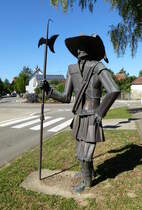 Endingen am Kaiserstuhl, dieser eiserne Nachtwchter grt alle am Eingang zur Stadt, Aug.2016