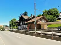 Trogen, Endbahnhof der Bahnstrecke St. Gallen–Trogen. Ein Chalet, wie es einst modern war, Zeugnis aus der Bauzeit der Bahn 1903. Kanton Appenzell Ausserrhoden - 18.07.2014