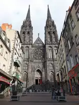Clermont-Ferrand, Kathedrale Notre Dame, erbaut ab 1248, T�rme 14. Jahrhundert (19.09.2016)