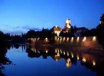 Gy�r, die Raab bei Nacht mit Burgmauer und Bischofsburg - 08.06.2006