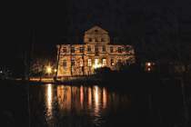 Schloss Gut Sutthausen in der Weihnachtszeit am 4.12.2016. Das hier sichtbare Hauptgebude liegt im Stadtteil Osnabrck - Sutthausen und wird von Nonnen bewohnt.