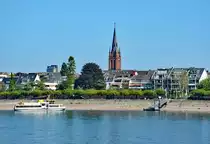 Rheinufer Bonn-Beuel mit der St. Josef-Kirche und der Personenfhre - 07.09.2016