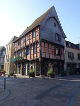 La Chatre, Maison de Bois am Place Laisnel de la Salle, erbaut im 15. Jahrhundert (21.09.2016)