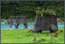 Reste einer alten Brcke ber den Whataroa River. (22.10.2016)