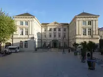 Macon, Rathaus am Place Saint Pierre, erbaut im 18. Jahrhundert (22.09.2016)