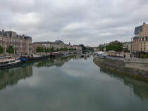 Gebude entlang der Maas in Verdun (09.07.2016)