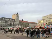Blick ber den Augustusplatz in Leipzig am 10. Dezember 2016 in Richtung Kroch-Hochhaus Leipzig.