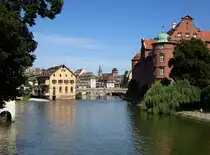 Straburg, Blick von der Thomasbrcke auf die Ill, rechts das Gebude der Thomasschule, Juli 2016