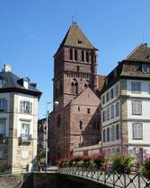 Straburg, Blick zur Thomaskirche, die Bauarbeiten an der fnfschiffigen Hallenkirche dauerten bis 1521, ist heute die lutherische Hauptkirche der Region, Juli 2016