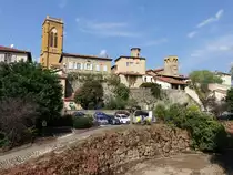 Le Arbresle, Kirche St. Jean und Turm des Chateau, Kirche erbaut im 13. Jahrhundert, Schloturm erbaut im 16. Jahrhundert (23.09.2016)